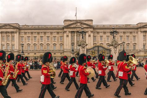 Changing Of The Guard at Buckingham Palace – Wonder and Wanders