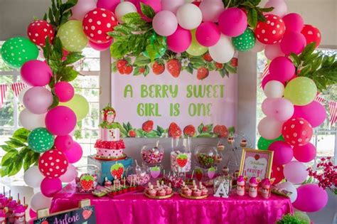 Strawberry party | CatchMyParty.com #littlerynocerispartyvenue First ...