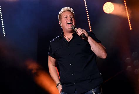 Gary LeVox Brings 16-Year-Old Daughter Onstage for Duet