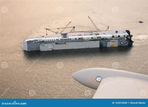 Golden Ray, Capsized in St Simons Sound Editorial Image - Image of cargo, plane: 162010500