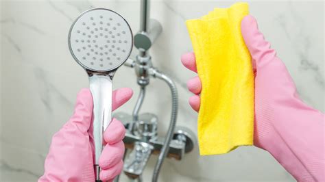 How to thoroughly clean your shower head without using vinegar