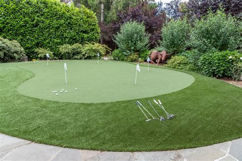 How to Install Artificial Grass Putting Green before Winter | STI Canada