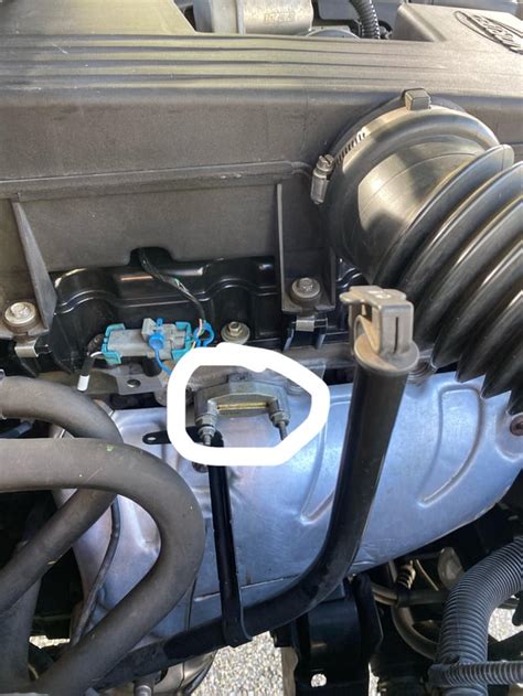 2006 Chevy colorado oil leak : r/AskAMechanic