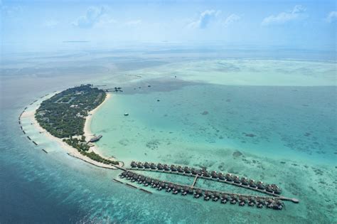 Review: Fairmont Maldives - Travel