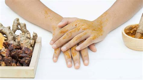 12 Proven Benefits of Turmeric for Skin