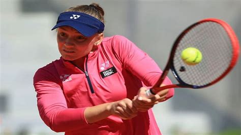 Rybakina still adjusting to clay as French Open title bid continues - Sports - Dunya News