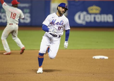 VIDEO: Scary moment as New York Mets OF Kevin Pillar is hit in the face ...