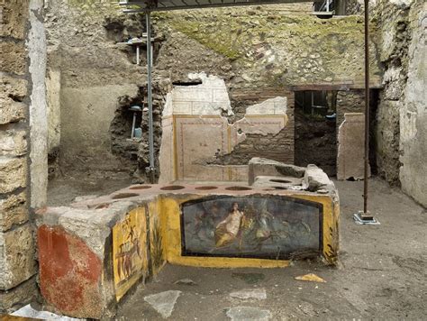 Pompeii excavations reveal fast-food preferences of ancient city's residents | MPR News