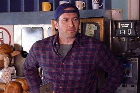 Here's Every Single Flannel Shirt Worn By Luke Danes In “Gilmore Girls ...