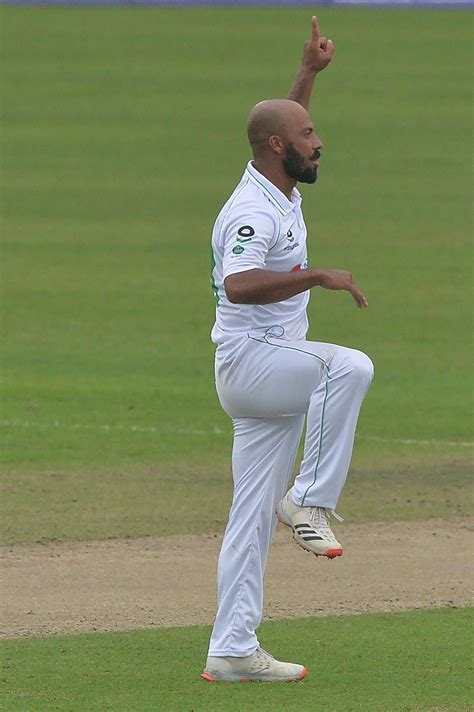 Sajid Khan slaps his thigh in celebration of a wicket | ESPNcricinfo.com