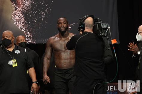 Photo: Tyson Fury vs Deontay Wilder III Fight Weigh-In - LAV2021100831 ...