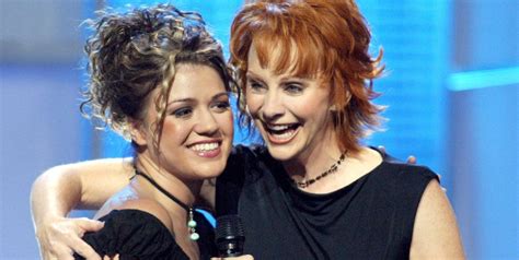 See Reba McEntire and Kelly Clarkson's First Duet on American Idol