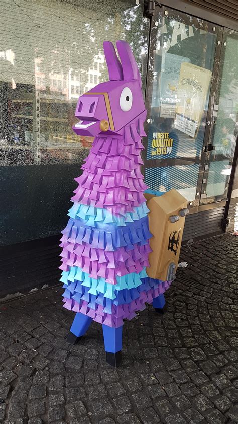 Found this scared dude in Cologne : r/FORTnITE