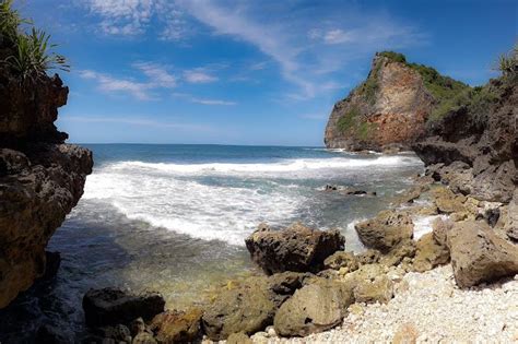 Keindahan Pantai Karang Telu, Permata Tersembunyi di Gunungkidul ...