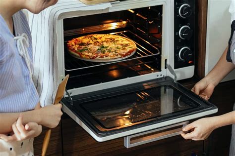 How To Reheat Pizza In A Toaster Oven - Foods Guy