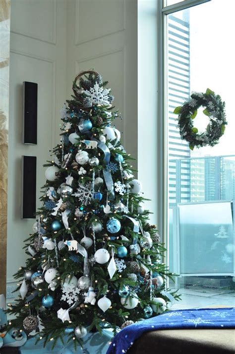 62 Silver And Blue Décor Ideas For Christmas And New Year - DigsDigs