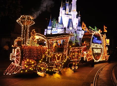 DisZine » Blog Archive » Main Street Electrical Parade Versus SpectroMagic: Which Do You Prefer?