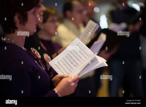 Christmas carols choir hi-res stock photography and images - Alamy