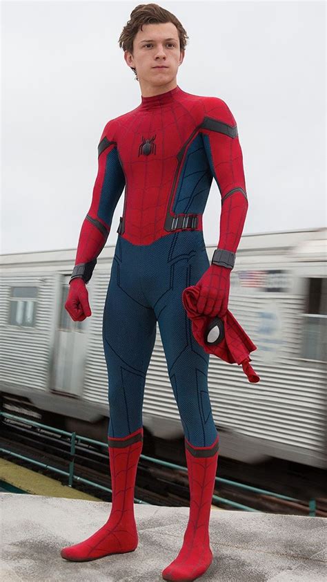 Pin de Armiank en Spider Man/ Tom Holland | Traje del hombre araña ...