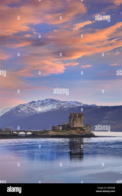 Scottish castles winter snow hi-res stock photography and images - Alamy