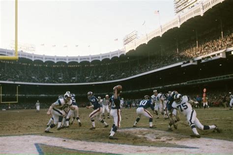 QB Fran Tarkenton of the Giants passes against the Rams in Yankee ...