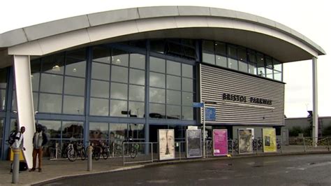 Bristol Parkway railway station shut for two weeks - BBC News