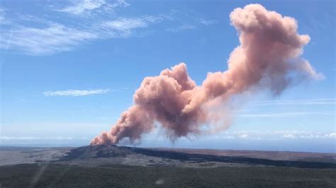 Hawaii's Kilauea volcano spews lava from giant crack, forcing ...