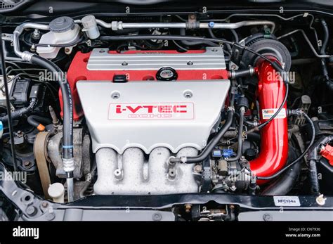 Honda i-VTEC engine Stock Photo - Alamy