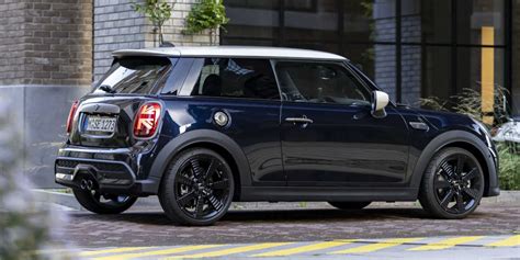 MINI Cooper Resolute Edition Enigmatic Black: Fahrspaß mit geheimnisvoller Ausstrahlung ...