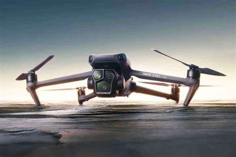 DJI Mavic 3 Pro Debuts First Drone Triple Camera System | Por Homme ...