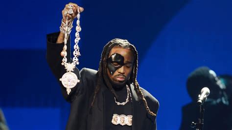 Quavo Holds Up TakeOff's Chain During Emotional Grammys Tribute | HipHopDX