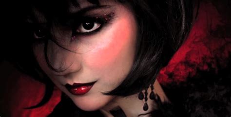 5 Artsy Makeup Looks to Try This Halloween