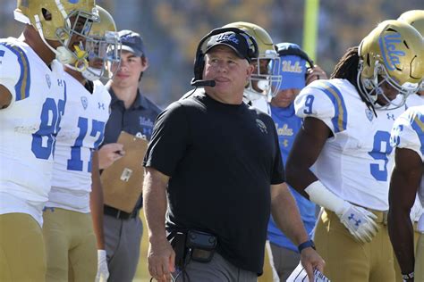 Former UCLA players criticize Chip Kelly's treatment of blacks - Los Angeles Times