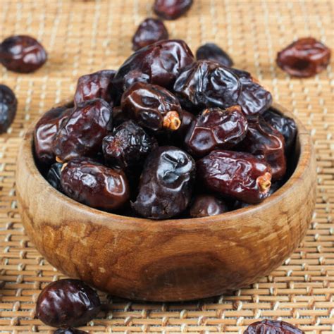 Buy Urban Platter Omani Dates from Oman 500g Online at Best Price - Urban Platter