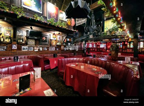 Rainbow Bar and Grill, legendary restaurant and bar on the Sunset Strip ...