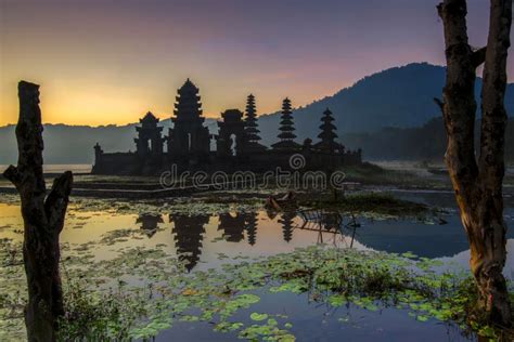 Sunrise at Tamblingan Lake Temple Singaraja Bali Stock Image - Image of beratan, karangasem ...