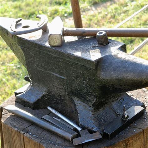 Best Types of Blacksmith Anvils 2024 (Where To Buy An Anvil?) - Working ...