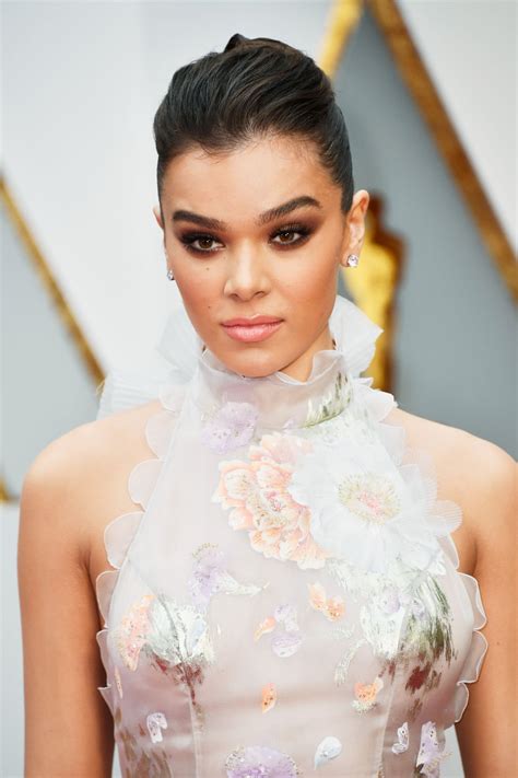 Hailee Steinfeld – Oscars 2017 Red Carpet in Hollywood • CelebMafia