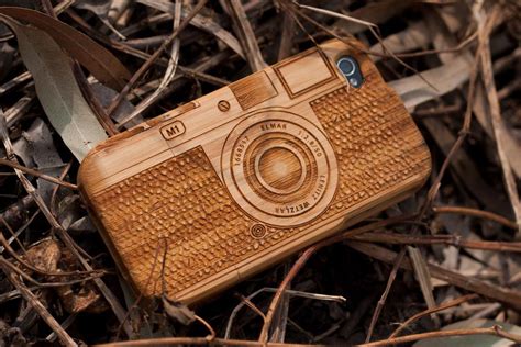 Leica M1 Camera Styled Wooden iPhone 4 Case | Gadgetsin