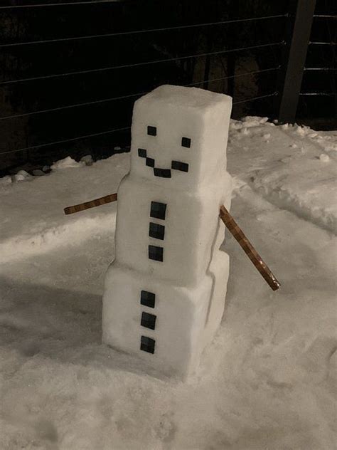 Minecraft player creates realistic snow golem