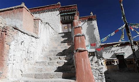 Zhaxigang Monastery in Gar County, Ngari: Zhaxigang Monastery in Gar ...