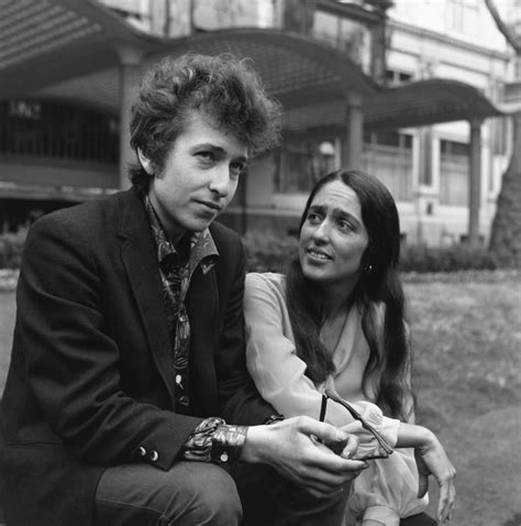 Bob Dylan and Joan Baez | The Most Fashionable Famous Musician Couples ...