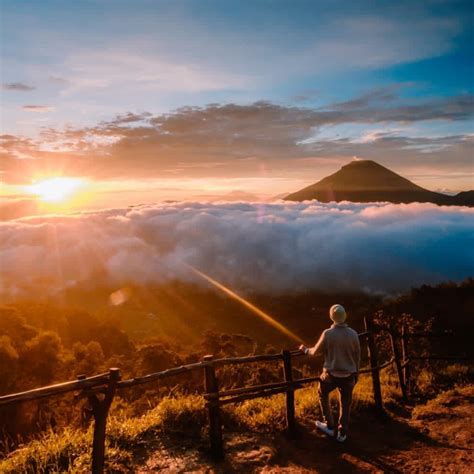 Tips Mendaki Bukit Sikunir Dieng Untuk Berburu Golden Sunrise | AuroraXa