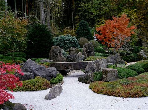 Zen Gardens & Asian Garden Ideas (68 images) - InteriorZine