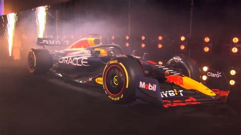 FIRST LOOK: Red Bull reveal 2023 RB19 during spectacular New York launch event | Formula 1®