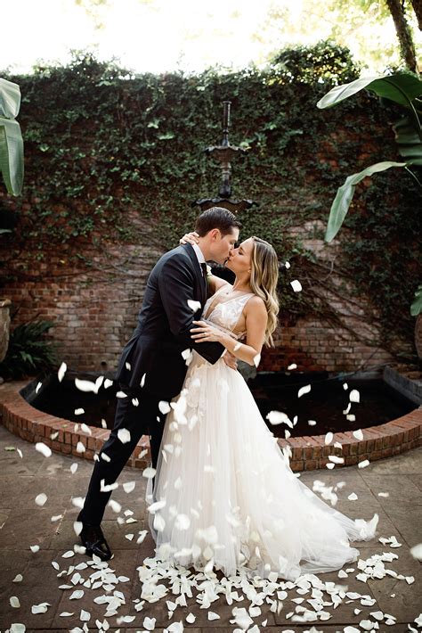 Brennan’s Houston Wedding Photographer | Erin + Jacob | Showit Blog