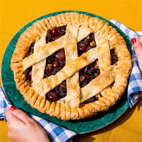 Easy Traditional Mincemeat Pie Recipe 2023 - AtOnce