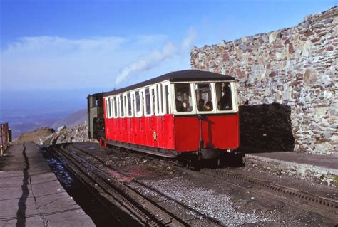 Snowdon summit station 1975 | Train leaving summit station i… | Flickr