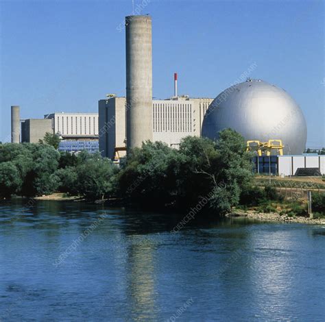 Nuclear power station - Stock Image - T170/0114 - Science Photo Library