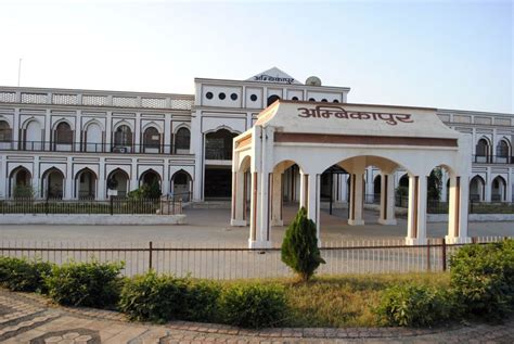 Through Picture: Architecture with endemic flavour: Ambikapur palace